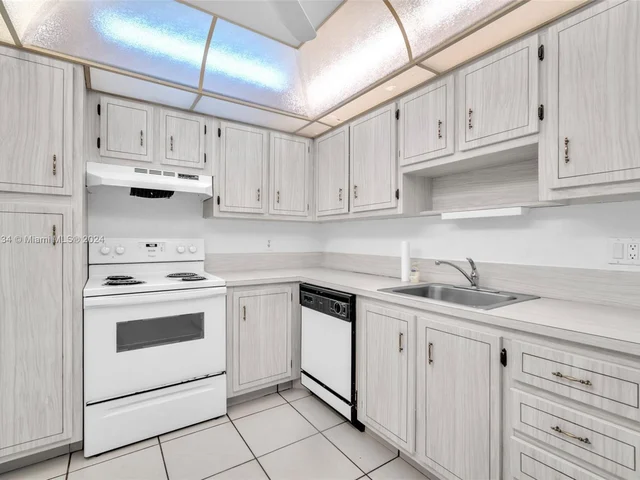 1300 Saint Charles Pl # 601, Pembroke Pines FL 33026