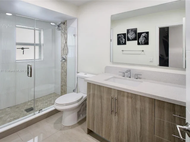 2 SW 62nd Ter, Plantation FL 33317