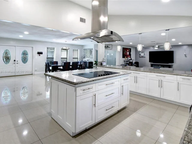 2 SW 62nd Ter, Plantation FL 33317