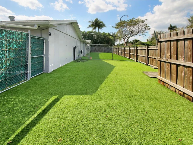 2 SW 62nd Ter, Plantation FL 33317