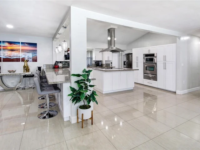 2 SW 62nd Ter, Plantation FL 33317