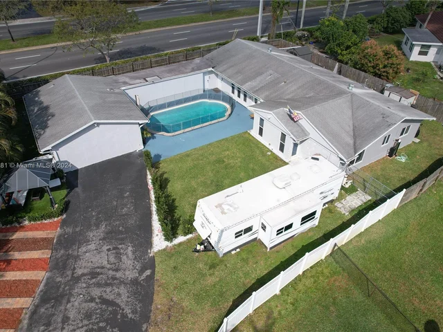 2 SW 62nd Ter, Plantation FL 33317