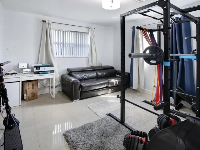 2 SW 62nd Ter, Plantation FL 33317