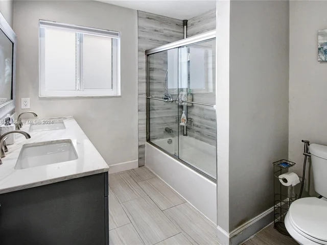 2 SW 62nd Ter, Plantation FL 33317