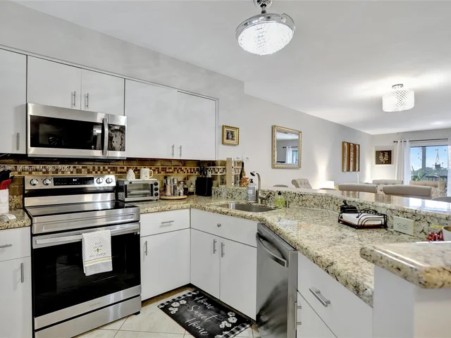 2221 Cypress Island Dr # 702, Pompano Beach FL 33069