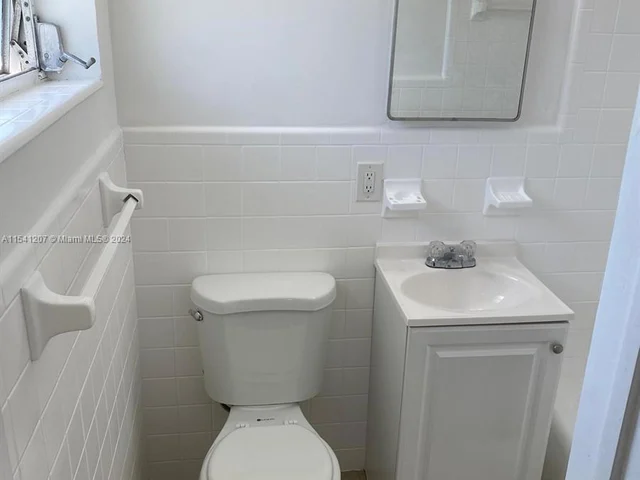 724 NE 6th St # 1, Hallandale Beach FL 33009