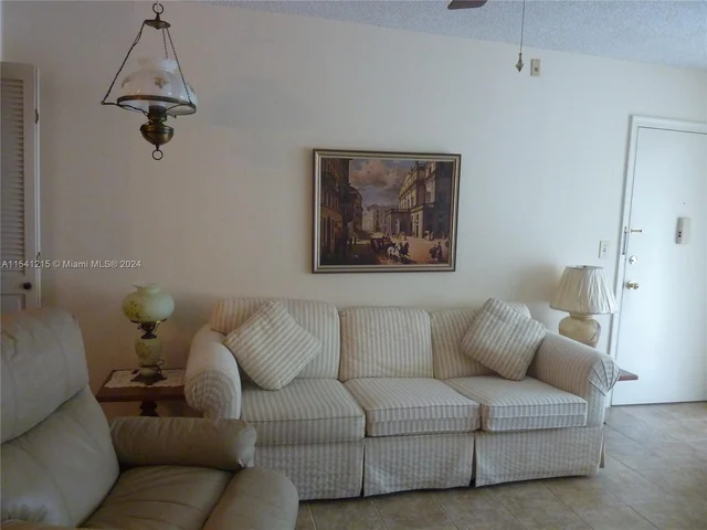 140 Cypress Club Dr # 403, Pompano Beach FL 33060