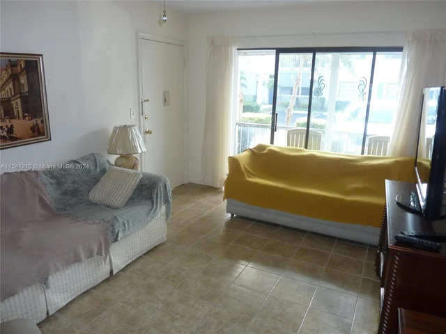 140 Cypress Club Dr # 403, Pompano Beach FL 33060