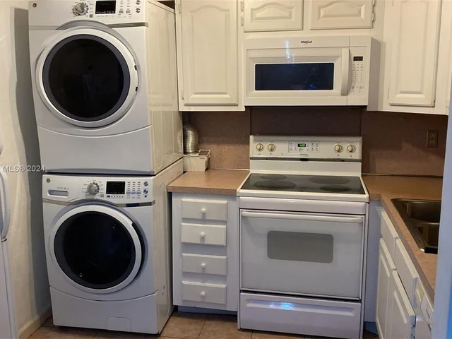 140 Cypress Club Dr # 403, Pompano Beach FL 33060