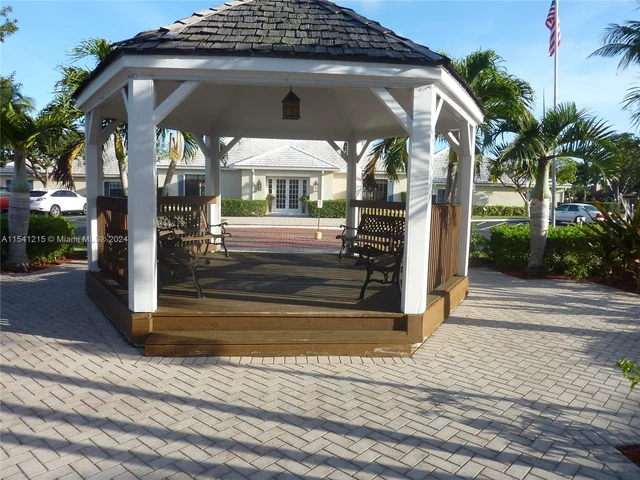 140 Cypress Club Dr # 403, Pompano Beach FL 33060