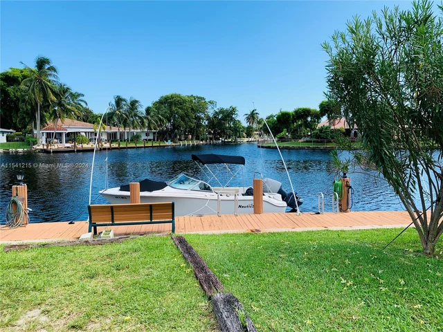 140 Cypress Club Dr # 403, Pompano Beach FL 33060