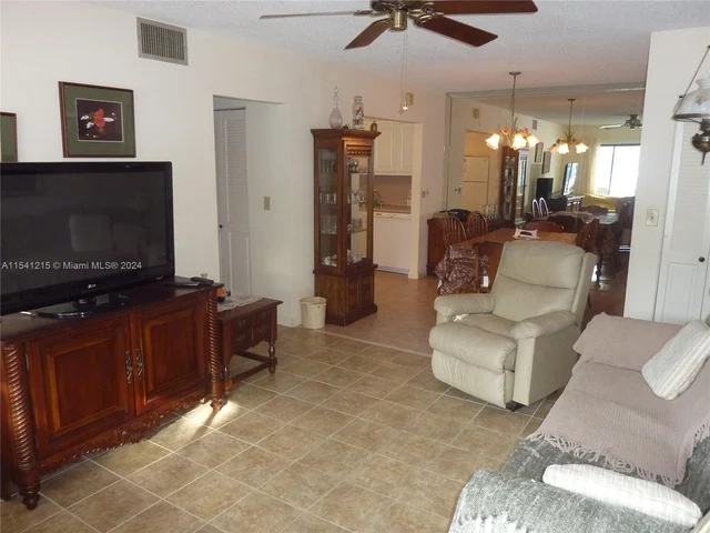 140 Cypress Club Dr # 403, Pompano Beach FL 33060