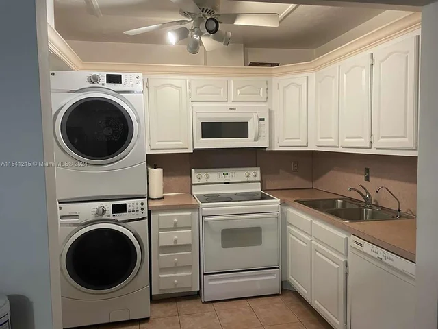 140 Cypress Club Dr # 403, Pompano Beach FL 33060