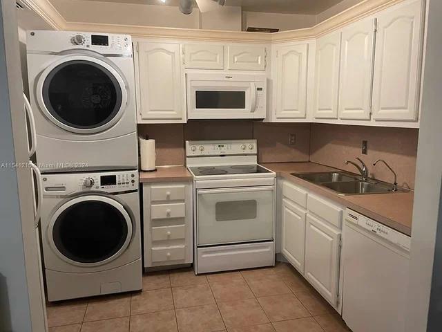 140 Cypress Club Dr # 403, Pompano Beach FL 33060