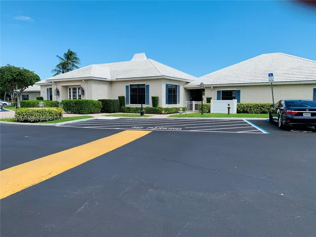 140 Cypress Club Dr # 403, Pompano Beach FL 33060