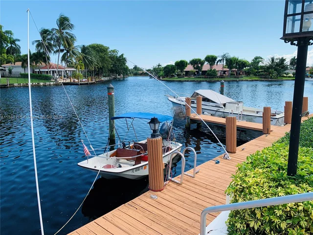 140 Cypress Club Dr # 403, Pompano Beach FL 33060