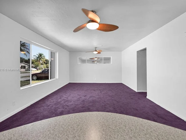 6560 Hayes St, Hollywood FL 33024