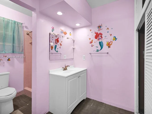 6560 Hayes St, Hollywood FL 33024