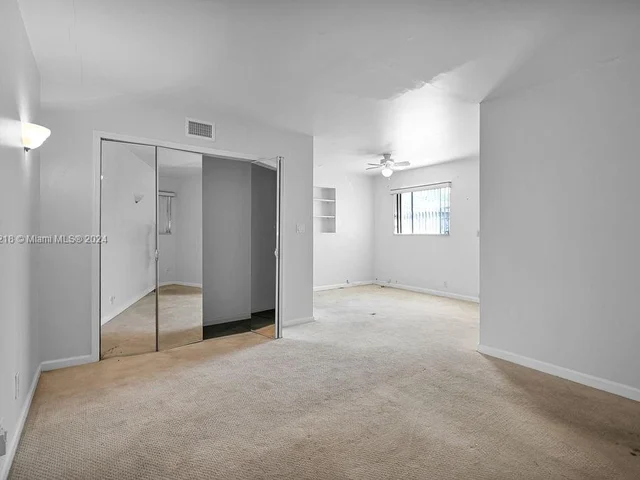 6560 Hayes St, Hollywood FL 33024