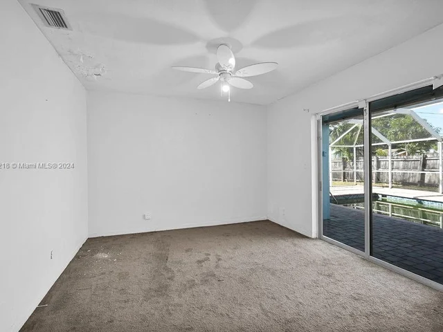 6560 Hayes St, Hollywood FL 33024