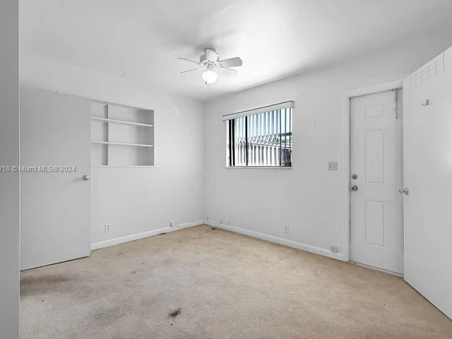 6560 Hayes St, Hollywood FL 33024