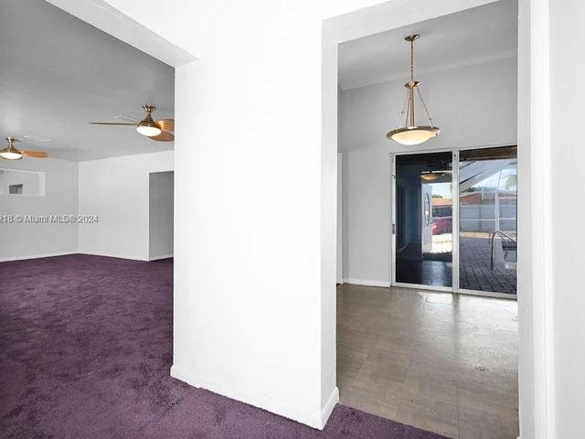 6560 Hayes St, Hollywood FL 33024