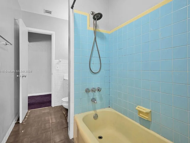 6560 Hayes St, Hollywood FL 33024