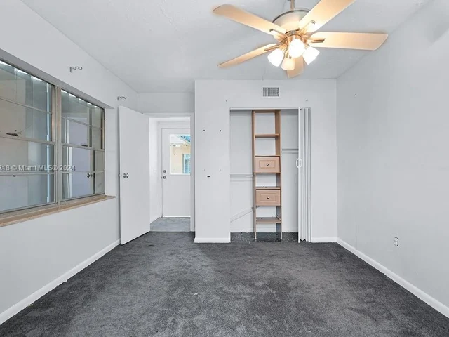 6560 Hayes St, Hollywood FL 33024