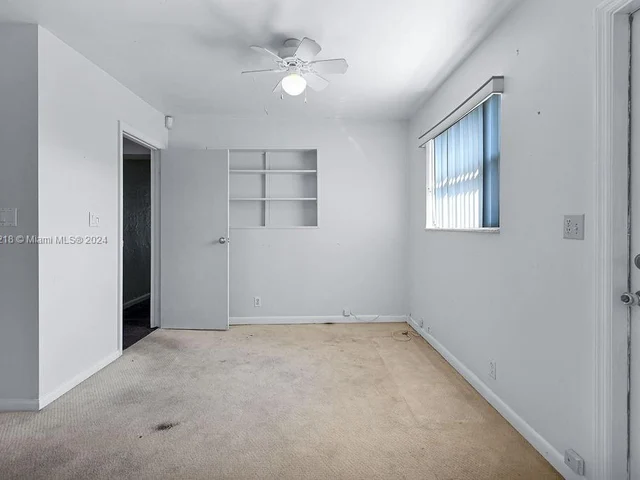 6560 Hayes St, Hollywood FL 33024