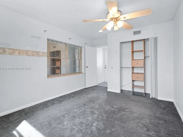 6560 Hayes St, Hollywood FL 33024