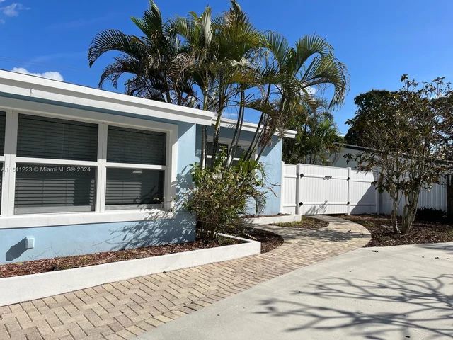 2281 SW 15th St, Fort Lauderdale FL 33312