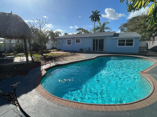 2281 SW 15th St, Fort Lauderdale FL 33312