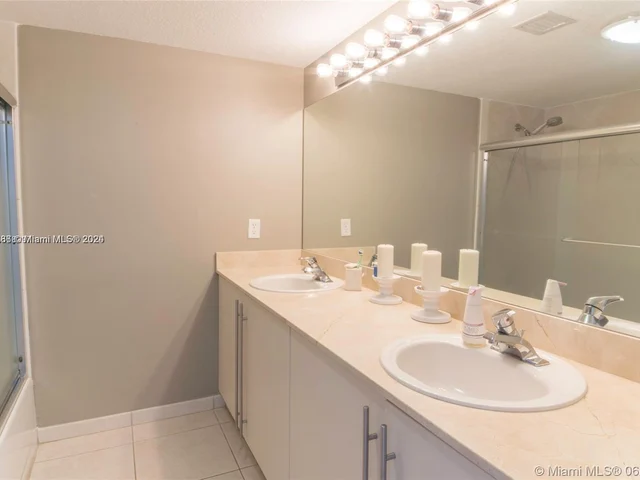 7600 Collins Ave # 1201, Miami Beach FL 33141