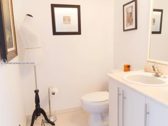 7600 Collins Ave # 1201, Miami Beach FL 33141