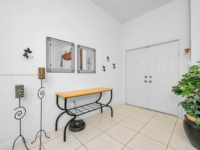 14066 S Cypress Cove Cir, Davie FL 33325