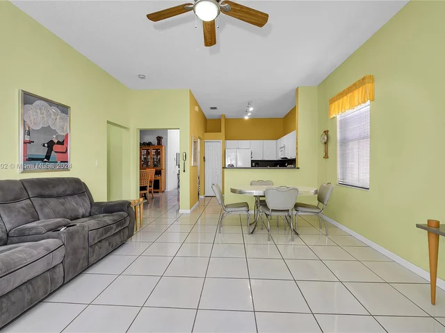 14066 S Cypress Cove Cir, Davie FL 33325