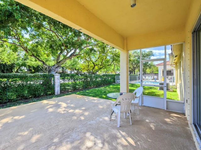 14066 S Cypress Cove Cir, Davie FL 33325