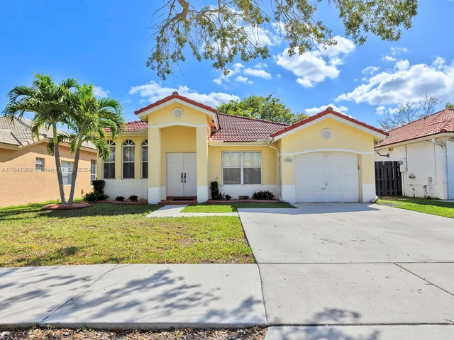 14066 S Cypress Cove Cir, Davie FL 33325