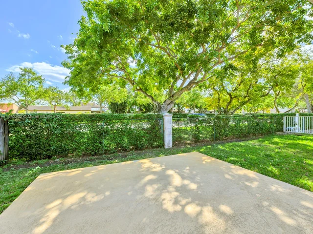 14066 S Cypress Cove Cir, Davie FL 33325