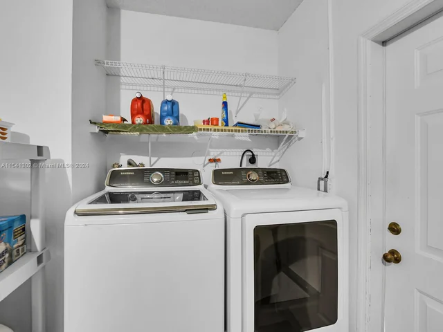 14066 S Cypress Cove Cir, Davie FL 33325