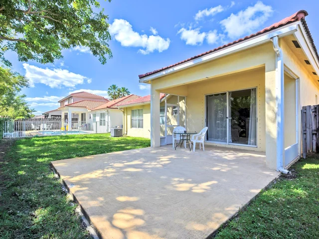 14066 S Cypress Cove Cir, Davie FL 33325