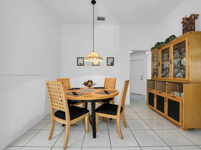 14066 S Cypress Cove Cir, Davie FL 33325