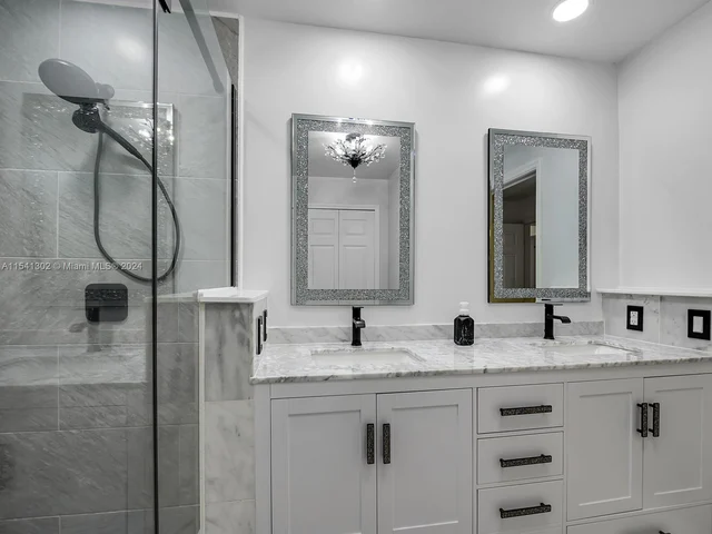 14066 S Cypress Cove Cir, Davie FL 33325