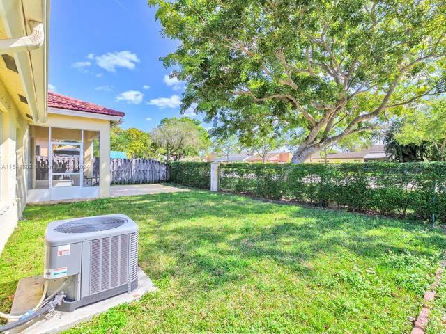 14066 S Cypress Cove Cir, Davie FL 33325