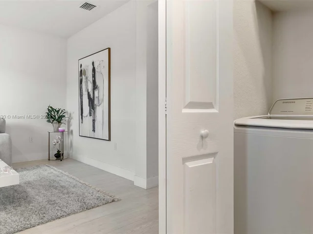 10618 W 33rd Way # 10618, Hialeah FL 33018