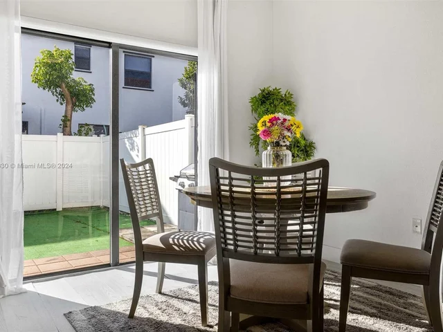 10618 W 33rd Way # 10618, Hialeah FL 33018