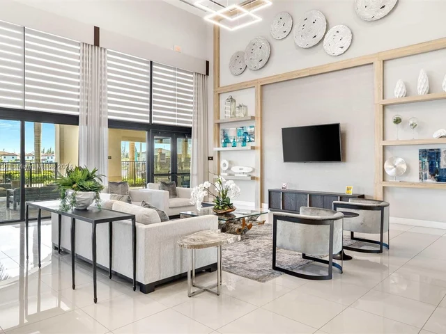 10618 W 33rd Way # 10618, Hialeah FL 33018