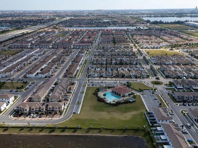 10618 W 33rd Way # 10618, Hialeah FL 33018