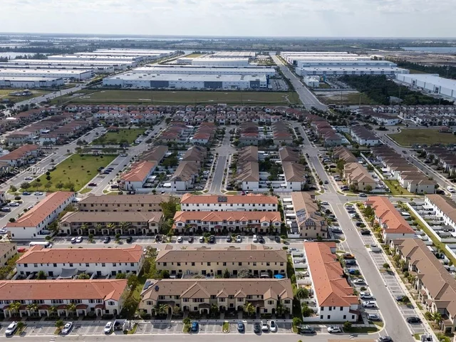 10618 W 33rd Way # 10618, Hialeah FL 33018