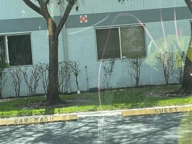 2721 S Oakland Forest Dr # 201, Oakland Park FL 33309